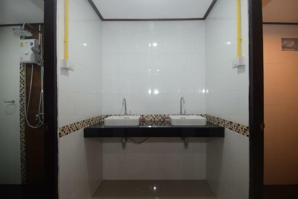 فندق Ko Lantaفي  Laila​ Place المظهر الخارجي الصورة